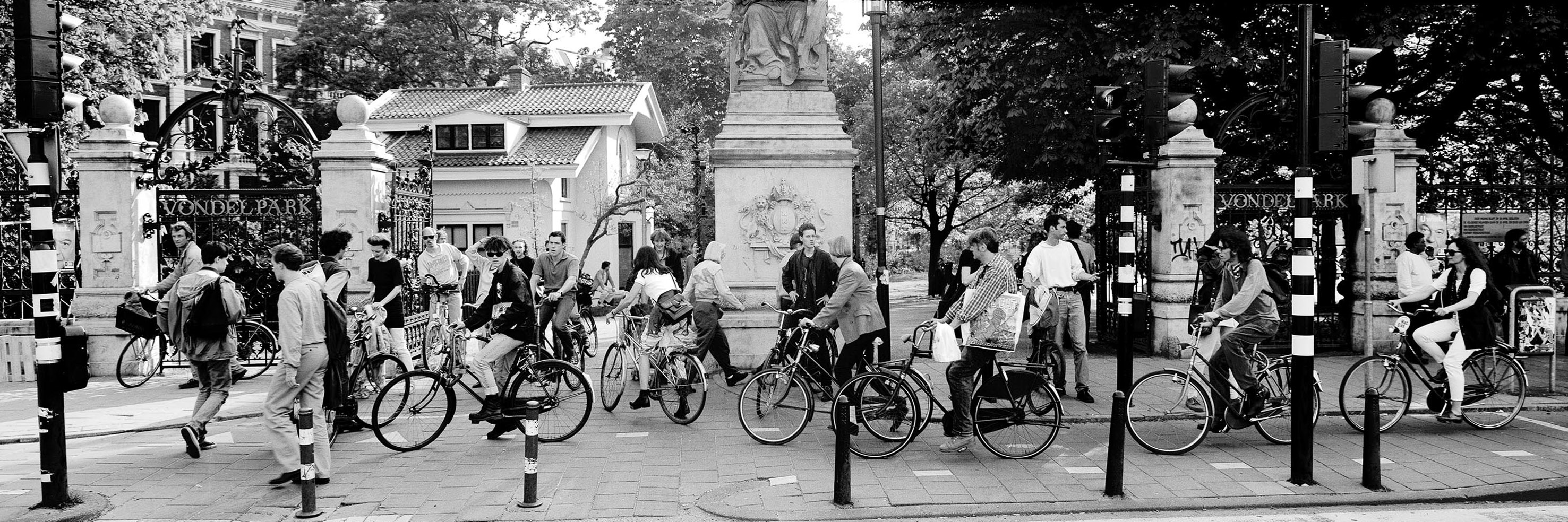 Amszterdam stadhouderskade bejárat vondelpark 1994 © hans van der meer